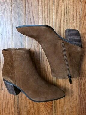 New Vince Camuto Chestnut Suede Ankle Booties with Stacked Heel 8.5